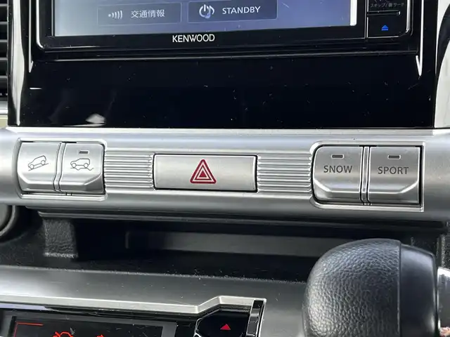 スズキ クロスビー HYBRID MV 道央・札幌 2024(令6)年 5.6万km タフカーキパールメタリック/ホワイト2トーン ４WD/社外メモリーナビ/AM/FM/BT/SD/CD/スズキセーフティサポート/衝突被害軽減ブレーキ/横滑り防止装置/ダウンヒルアシストコントロール/グリップコントロール/レーダークルーズコントロール/レーンキープアシスト/クリアランスソナー/バックカメラ/ビルトインETC/アイドリングストップ/SNOWMODE/SPORTMODE/前席シートヒーター/ステアリングリモコン/パドルシフト/MTモード付AT/プッシュスタート/ハロゲンヘッドライト/オートライト/オートマチックハイビーム/ヘッドライトレベライザー/電動格納ミラー/ヒーテッドドアミラー/純正フロアマット