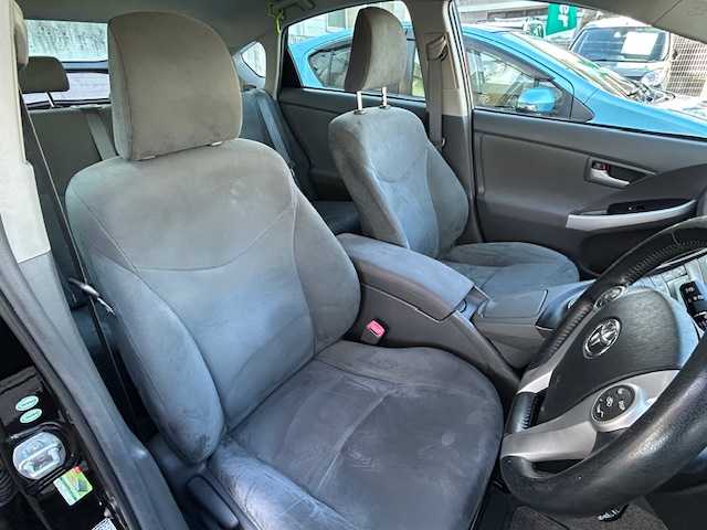 トヨタ プリウス G 宮城県 2016(平28)年 12.9万km ブラック 純正SDナビ/ワンセグTV/CD/DVD/AM/FM/バックカメラ/クルーズコントロール/HIDヘッドライト/オートライト/フロントフォグライト/ウィンカーミラー/電動格納ミラー/ビルトインETC/エンジンプッシュスタート/スマートキー/社外AW付き冬タイヤ/（195/65/R15）/社外AW付き夏タイヤ積込み/（195/65/R15）