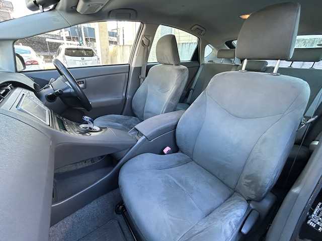 トヨタ プリウス G 宮城県 2016(平28)年 12.9万km ブラック 純正SDナビ/ワンセグTV/CD/DVD/AM/FM/バックカメラ/クルーズコントロール/HIDヘッドライト/オートライト/フロントフォグライト/ウィンカーミラー/電動格納ミラー/ビルトインETC/エンジンプッシュスタート/スマートキー/社外AW付き冬タイヤ/（195/65/R15）/社外AW付き夏タイヤ積込み/（195/65/R15）