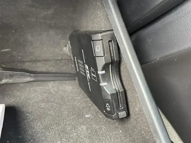 トヨタ マークⅡ グランデ iR－V フォーチュナ 千葉県 2001(平13)年 4.4万km グレーM ワンオーナー/フォーチュナ専用エアロ/フォーチュナ専用モデリスタ18インチアルミ/フォーチュナ専用グリル/サンルーフ/社外ポータブルナビ【AVIC-T07】/バックカメラ/純正CDチェンジャー/純正キセノンヘッドライト/フォグランプ/キーレスキー/運転席パワーシート/本革巻きステアリング/ヘッドライトレベライザー/タワーバー/新車時保証書＆取扱説明書