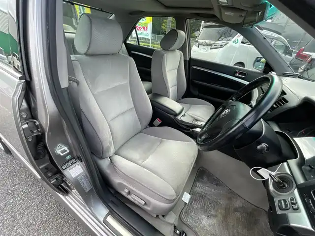 トヨタ マークⅡ グランデ iR－V フォーチュナ 千葉県 2001(平13)年 4.4万km グレーM ワンオーナー/フォーチュナ専用エアロ/フォーチュナ専用モデリスタ18インチアルミ/フォーチュナ専用グリル/サンルーフ/社外ポータブルナビ【AVIC-T07】/バックカメラ/純正CDチェンジャー/純正キセノンヘッドライト/フォグランプ/キーレスキー/運転席パワーシート/本革巻きステアリング/ヘッドライトレベライザー/タワーバー/新車時保証書＆取扱説明書