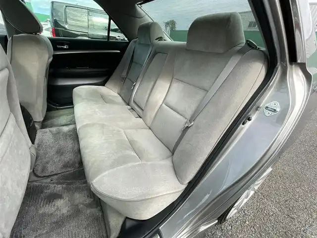 トヨタ マークⅡ グランデ iR－V フォーチュナ 千葉県 2001(平13)年 4.4万km グレーM ワンオーナー/フォーチュナ専用エアロ/フォーチュナ専用モデリスタ18インチアルミ/フォーチュナ専用グリル/サンルーフ/社外ポータブルナビ【AVIC-T07】/バックカメラ/純正CDチェンジャー/純正キセノンヘッドライト/フォグランプ/キーレスキー/運転席パワーシート/本革巻きステアリング/ヘッドライトレベライザー/タワーバー/新車時保証書＆取扱説明書