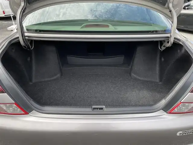 トヨタ マークⅡ グランデ iR－V フォーチュナ 千葉県 2001(平13)年 4.4万km グレーM ワンオーナー/フォーチュナ専用エアロ/フォーチュナ専用モデリスタ18インチアルミ/フォーチュナ専用グリル/サンルーフ/社外ポータブルナビ【AVIC-T07】/バックカメラ/純正CDチェンジャー/純正キセノンヘッドライト/フォグランプ/キーレスキー/運転席パワーシート/本革巻きステアリング/ヘッドライトレベライザー/タワーバー/新車時保証書＆取扱説明書