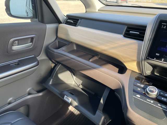 ホンダ フリード G ホンダセンシング 愛媛県 2019(令1)年 3万km プレミアムスパークルブラックパール 純正９インチナビ/Bluetooth/CD/DVD/フルセグ/SD/ホンダセンシング/ドライブレコーダー前後/クルーズコントロール追従あり/ビルトインETC/両側パワースライドドア/レザーシートカバー/サンシェード/純正フロアマット/オートLEDヘッドライト/スマートキー/スペアキー/保証書/取扱説明書/メンテナンスノート