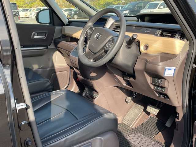 ホンダ フリード G ホンダセンシング 愛媛県 2019(令1)年 3万km プレミアムスパークルブラックパール 純正９インチナビ/Bluetooth/CD/DVD/フルセグ/SD/ホンダセンシング/ドライブレコーダー前後/クルーズコントロール追従あり/ビルトインETC/両側パワースライドドア/レザーシートカバー/サンシェード/純正フロアマット/オートLEDヘッドライト/スマートキー/スペアキー/保証書/取扱説明書/メンテナンスノート