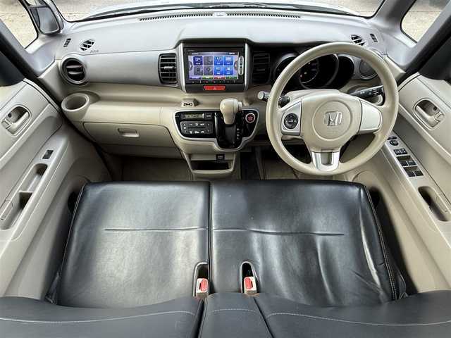 ホンダ Ｎ ＢＯＸ ＋ G Lパッケージ 青森県 2014(平26)年 3.4万km カトラリーシルバーM ・４WD/・純正ナビ/・FM/AM/CD/・片側スライドドア/・横滑り抑制装置/・アイドリングストップ/・プッシュスタート/・シガーソケット/・ECONボタン/・ステアリングスイッチ/・純正フロアマット/・純正AW14インチ装着/・ドアバイザー/・オートライト/・保証書・取説あり