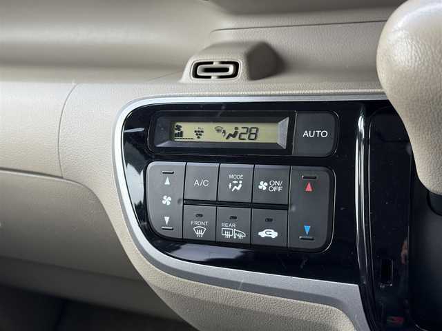 ホンダ Ｎ ＢＯＸ ＋ G Lパッケージ 青森県 2014(平26)年 3.4万km カトラリーシルバーM ・４WD/・純正ナビ/・FM/AM/CD/・片側スライドドア/・横滑り抑制装置/・アイドリングストップ/・プッシュスタート/・シガーソケット/・ECONボタン/・ステアリングスイッチ/・純正フロアマット/・純正AW14インチ装着/・ドアバイザー/・オートライト/・保証書・取説あり