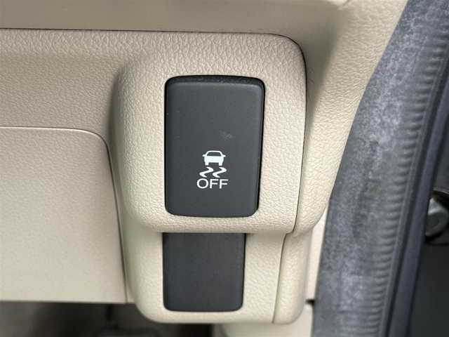 ホンダ Ｎ ＢＯＸ ＋ G Lパッケージ 青森県 2014(平26)年 3.4万km カトラリーシルバーM ・４WD/・純正ナビ/・FM/AM/CD/・片側スライドドア/・横滑り抑制装置/・アイドリングストップ/・プッシュスタート/・シガーソケット/・ECONボタン/・ステアリングスイッチ/・純正フロアマット/・純正AW14インチ装着/・ドアバイザー/・オートライト/・保証書・取説あり