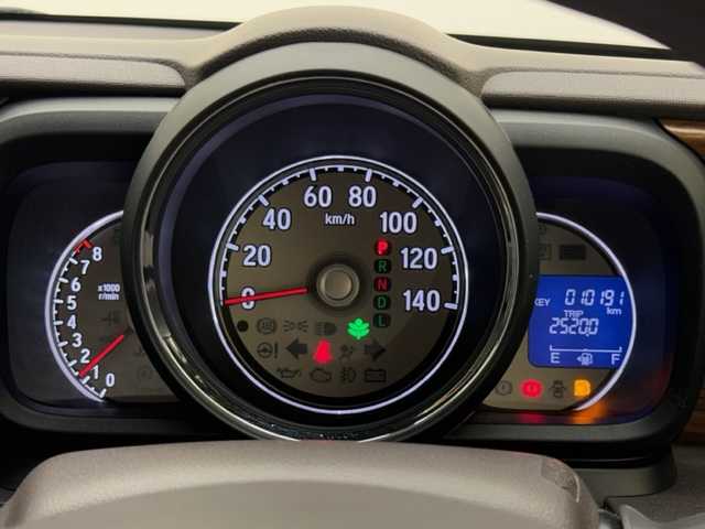 ホンダ Ｎ ＯＮＥ セレクト 兵庫県 2018(平30)年 1.1万km アッシュグリーンメタリック 純正CDプレイヤー/（AM/FM/CD/AUX）/CTBA/横滑り防止装置/カーテンエアバッグ/ハーフレザーシート/シートヒーター（D/N席）/純正フロアマット/ドアバイザー/スマートキー/ベンチシート
