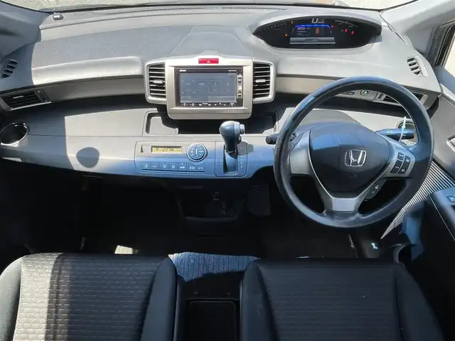 ホンダ フリード スパイク ハイブリット ジャストセレクション 熊本県 2013(平25)年 8.7万km プレミアムスパークルブラックパール (株)IDOMが運営する【じしゃロン熊本店】の自社ローン専用車両になりますこちらは現金またはオートローンご利用時の価格です。自社ローンご希望の方は別途その旨お申付け下さい/純正ナビ　/バックカメラ　/片側パワースライドドア　/クルーズコントローラー　/ドライブレコーダー　/ＥＴＣ　/ＨＩＤヘッドライト　/ダブルエアバッグ　/スマートキー