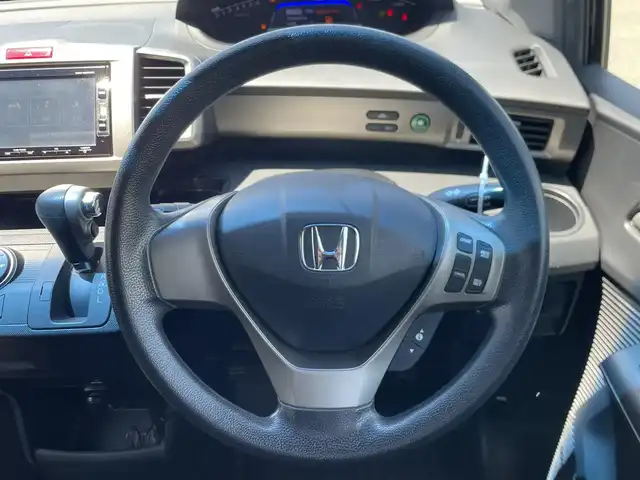 ホンダ フリード スパイク ハイブリット ジャストセレクション 熊本県 2013(平25)年 8.7万km プレミアムスパークルブラックパール (株)IDOMが運営する【じしゃロン熊本店】の自社ローン専用車両になりますこちらは現金またはオートローンご利用時の価格です。自社ローンご希望の方は別途その旨お申付け下さい/純正ナビ　/バックカメラ　/片側パワースライドドア　/クルーズコントローラー　/ドライブレコーダー　/ＥＴＣ　/ＨＩＤヘッドライト　/ダブルエアバッグ　/スマートキー
