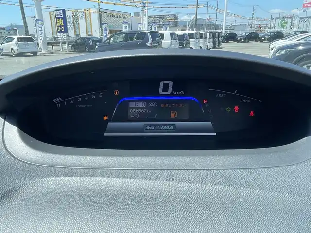 ホンダ フリード スパイク ハイブリット ジャストセレクション 熊本県 2013(平25)年 8.7万km プレミアムスパークルブラックパール (株)IDOMが運営する【じしゃロン熊本店】の自社ローン専用車両になりますこちらは現金またはオートローンご利用時の価格です。自社ローンご希望の方は別途その旨お申付け下さい/純正ナビ　/バックカメラ　/片側パワースライドドア　/クルーズコントローラー　/ドライブレコーダー　/ＥＴＣ　/ＨＩＤヘッドライト　/ダブルエアバッグ　/スマートキー