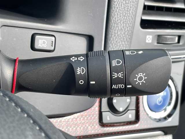 トヨタ クラウン ハイブリッド ロイヤルサルーン 愛知県 2017(平29)年 8.4万km ダークブルーマイカ ・純正マルチメモリーナビ/・フルセグTV/・CD/DVD/Blu-ray再生/・Bluetooth/USB/AUX接続/・ミュージックサーバー（SD録音）/・バックカメラ/・ETC2.0/・パワーシート（D/N）/・シートヒーター（D/N）/・純正フロアマット/・純正16インチアルミホイール/・電動チルト&テレスコピック/・バックドアイージークローザー/・純正LEDヘッドライト/・オートマチックハイビーム/・アダプティブクルーズコントロール/・衝突軽減ブレーキ/・レーンキープアシスト/・横滑り防止装置