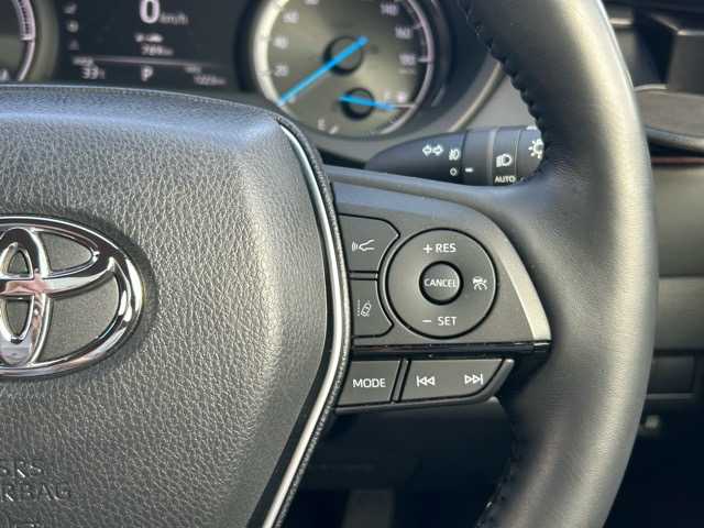 トヨタ ハリアー ハイブリッド Z レザーパッケージ 千葉県 2021(令3)年 2.1万km ホワイトパールクリスタルシャイン 純正ナビ/フルセグTV/Bluetooth接続/Miracast/AUX/USB端子/ETC2.0/パノラミックビューモニター/パワーバックドア/レーダークルーズコントロール/前席シートヒーター/前席エアシート/ステアリングヒーター/デジタルインナーミラー/衝突被害軽減ブレーキ/横滑り防止装置/レーンキープアシスト/リアクロストラフィックアラート/ロードサインアシスト/先行車発進告知/クリアランスソナー/オートライト/オートハイビーム/電動格納ウィンカーミラー/プッシュスタート/スマートキー/スペアキー/LEDヘッドライト/純正アルミホイール/純正フロアマット/保証書