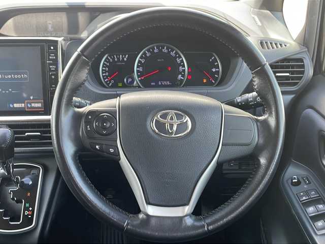 トヨタ ヴォクシー ZS 千葉県 2014(平26)年 6.8万km ブラック 10型ナビEX1000 フリップダウンモニター パワースライドドア バックカメラ ビルトインETC スマートキー LEDライト オートライト フロントセンサー 16インチAW