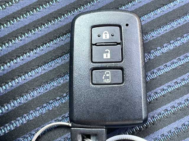 トヨタ ヴォクシー ZS 千葉県 2014(平26)年 6.8万km ブラック 10型ナビEX1000 フリップダウンモニター パワースライドドア バックカメラ ビルトインETC スマートキー LEDライト オートライト フロントセンサー 16インチAW
