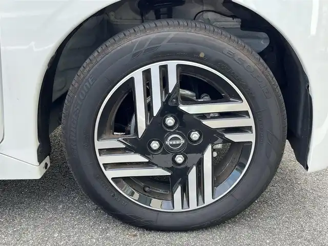 日産 ルークス ハイウェイスター X 奈良県 2024(令6)年 0.3万km ホワイトパール ワンオーナー/禁煙車/純正メーカーナビ/フルセグテレビ/Ｂｌｕｅｔｏｏｔｈ/全方位モニター/前後ドライブレコーダー/プッシュスタート/アイドリングストップ/オートマチックハイビーム/純正フロアマット/コーナーセンサー/片側パワースライドドア/純正アルミホイール