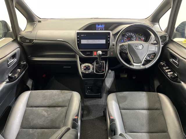 トヨタ ヴォクシー ZS 煌Ⅲ 愛媛県 2021(令3)年 3.5万km イナズマスパーキングブラックガラスフレーク ・１０型ナビ/（フルセグ/Bluetooth/CD/DVD/USB)/・バックカメラ/・衝突軽減ブレーキ/・前後ドライブレコーダー/・ＥＴＣ/・レーダークルーズコントロール/・１２．１型後席モニター/・両側パワースライドドア/・前後コーナーセンサー/・レーンキープアシスト/・オートマチックハイビーム/・LEDヘッドライト