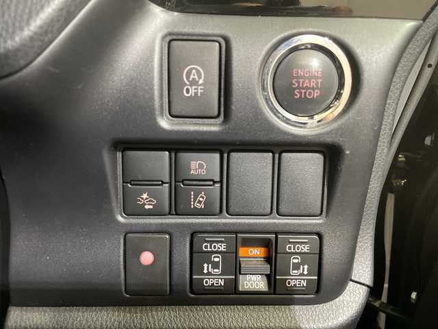 トヨタ ヴォクシー ZS 煌Ⅲ 愛媛県 2021(令3)年 3.5万km イナズマスパーキングブラックガラスフレーク ・１０型ナビ/（フルセグ/Bluetooth/CD/DVD/USB)/・バックカメラ/・衝突軽減ブレーキ/・前後ドライブレコーダー/・ＥＴＣ/・レーダークルーズコントロール/・１２．１型後席モニター/・両側パワースライドドア/・前後コーナーセンサー/・レーンキープアシスト/・オートマチックハイビーム/・LEDヘッドライト