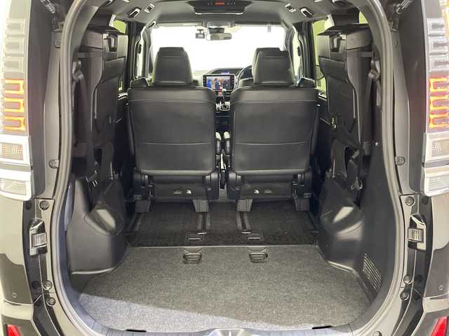 トヨタ ヴォクシー ZS 煌Ⅲ 愛媛県 2021(令3)年 3.5万km イナズマスパーキングブラックガラスフレーク ・１０型ナビ/（フルセグ/Bluetooth/CD/DVD/USB)/・バックカメラ/・衝突軽減ブレーキ/・前後ドライブレコーダー/・ＥＴＣ/・レーダークルーズコントロール/・１２．１型後席モニター/・両側パワースライドドア/・前後コーナーセンサー/・レーンキープアシスト/・オートマチックハイビーム/・LEDヘッドライト