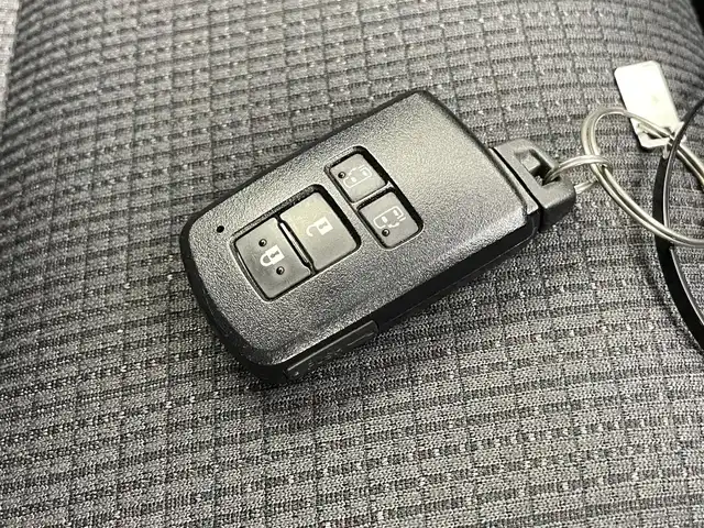 トヨタ シエンタ ファンベースG 愛知県 2019(令1)年 2万km ブラックマイカ/センシュアルレッドマイカ /禁煙車//純正HDDナビ(NHDN-W56)//バックカメラ//ETC//トヨタセーフティセンス//プリクラッシュセーフティ//レーンディパーチャーアラート//オートハイビーム//インテリジェントクリアランスソナー//LEDヘッドライト//オートライト//両側パワースライドドア//上級ファブリックシート//純正フロアマット//純正ドアバイザー//革巻きステアリング//ステアリングスイッチ//プッシュスタート//電動格納ミラーウィンカー