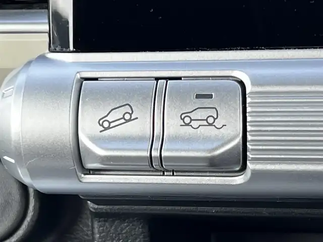 スズキ クロスビー HYBRID MV 道央・札幌 2024(令6)年 5.1万km タフカーキパールメタリック/ホワイト2トーン ４WD/社外メモリーナビ/AM/FM/BT/SD/CD/スズキセーフティサポート/衝突被害軽減ブレーキ/横滑り防止装置/レーダークルーズコントロール/レーンキープアシスト/ダウンヒルアシストコントロール/グリップコントロール/クリアランスソナー/バックカメラ/ビルトインETC/アイドリングストップ/SNOWMODE/SPORTMODE/前席シートヒーター/ステアリングリモコン/パドルシフト/MTモード付AT/プッシュスタート/スマートキー/ハロゲンヘッドライト/オートライト/オートマチックハイビーム/ヘッドライトレベライザー/電動格納ミラー/ヒーテッドドアミラー/純正フロアマット