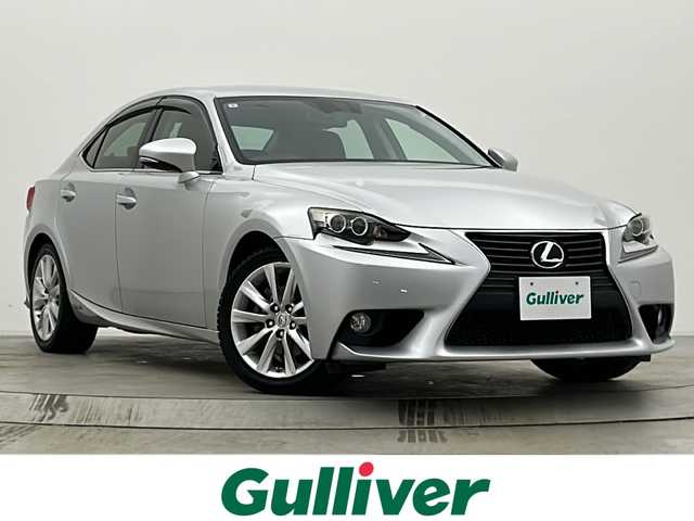 レクサス ＩＳ 300h 宮城県 2013(平25)年 4万km プラチナムシルバーメタリック 純正ナビ/(AM/FM/SD/USB/BT/VTR/AUX/TV/CD/DVD/Blu-ray)/バックカメラ/ビルトインETC/クルーズコントロール/ハーフレザー/シートヒーター/パワーシート/ステアリングヒーター/パドルシフト/プッシュスタート/スマートキー/オートライト/LEDヘッドライト/フォグランプ/ヘッドライトレベライザー/ドアバイザー/純正フロアマット/純正17インチアルミホイール