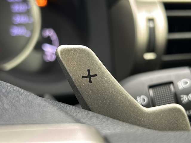 レクサス ＩＳ 300h 宮城県 2013(平25)年 4万km プラチナムシルバーメタリック 純正ナビ/(AM/FM/SD/USB/BT/VTR/AUX/TV/CD/DVD/Blu-ray)/バックカメラ/ビルトインETC/クルーズコントロール/ハーフレザー/シートヒーター/パワーシート/ステアリングヒーター/パドルシフト/プッシュスタート/スマートキー/オートライト/LEDヘッドライト/フォグランプ/ヘッドライトレベライザー/ドアバイザー/純正フロアマット/純正17インチアルミホイール