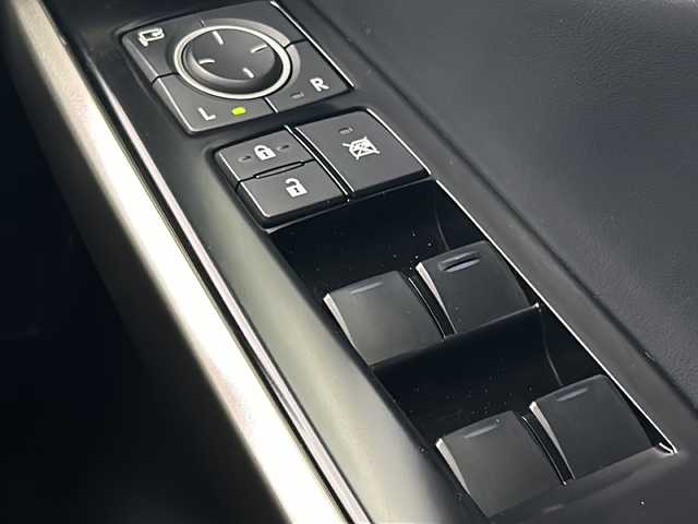 レクサス ＩＳ 300h 宮城県 2013(平25)年 4万km プラチナムシルバーメタリック 純正ナビ/(AM/FM/SD/USB/BT/VTR/AUX/TV/CD/DVD/Blu-ray)/バックカメラ/ビルトインETC/クルーズコントロール/ハーフレザー/シートヒーター/パワーシート/ステアリングヒーター/パドルシフト/プッシュスタート/スマートキー/オートライト/LEDヘッドライト/フォグランプ/ヘッドライトレベライザー/ドアバイザー/純正フロアマット/純正17インチアルミホイール