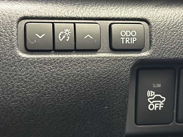 レクサス ＩＳ 300h 宮城県 2013(平25)年 4万km プラチナムシルバーメタリック 純正ナビ/(AM/FM/SD/USB/BT/VTR/AUX/TV/CD/DVD/Blu-ray)/バックカメラ/ビルトインETC/クルーズコントロール/ハーフレザー/シートヒーター/パワーシート/ステアリングヒーター/パドルシフト/プッシュスタート/スマートキー/オートライト/LEDヘッドライト/フォグランプ/ヘッドライトレベライザー/ドアバイザー/純正フロアマット/純正17インチアルミホイール