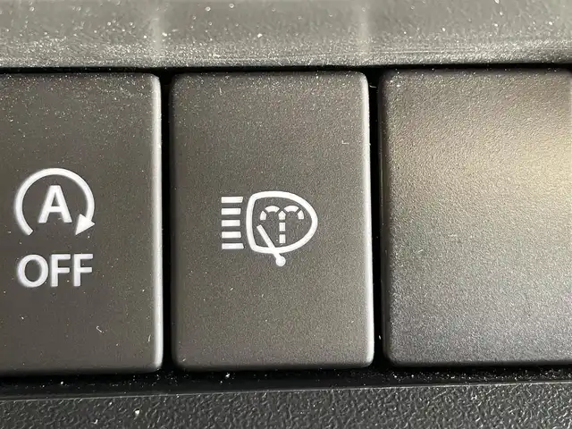 スズキ ジムニー XC 岩手県 2023(令5)年 1.4万km ピュアホワイトP ワンオーナー/パートタイム４WD/ターボ/スズキセーフティサポート/デュアルセンサーブレーキサポート/車線逸脱警報/誤発進抑制機能/ハイビームアシスト/先行車発信お知らせ機能/標識認識機能/クルーズコントロール/ヒルディセントコントロール/ヒルホールドアシスト/ブレーキLSDトラクションコントロール/横滑り防止装置/アイドリングストップ/社外テールレンズ/ミラー型ドライブレコーダー/オートエアコン/ヒーター付きドアミラー/LEDヘッドライト/LEDフォグライト/純正16インチアルミホイール/純正ゴムマット