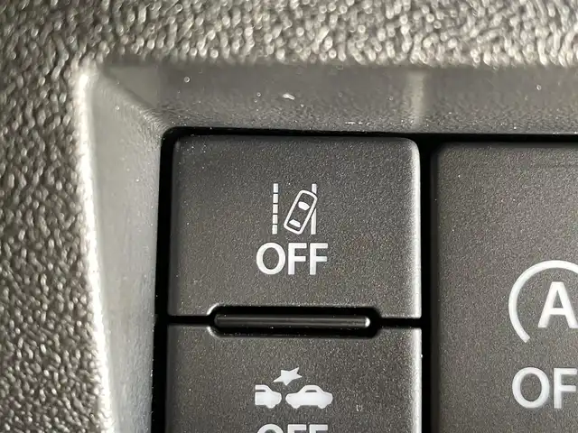 スズキ ジムニー XC 岩手県 2023(令5)年 1.4万km ピュアホワイトP ワンオーナー/パートタイム４WD/ターボ/スズキセーフティサポート/デュアルセンサーブレーキサポート/車線逸脱警報/誤発進抑制機能/ハイビームアシスト/先行車発信お知らせ機能/標識認識機能/クルーズコントロール/ヒルディセントコントロール/ヒルホールドアシスト/ブレーキLSDトラクションコントロール/横滑り防止装置/アイドリングストップ/社外テールレンズ/ミラー型ドライブレコーダー/オートエアコン/ヒーター付きドアミラー/LEDヘッドライト/LEDフォグライト/純正16インチアルミホイール/純正ゴムマット