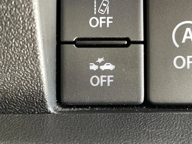 スズキ ジムニー XC 岩手県 2023(令5)年 1.4万km ピュアホワイトP ワンオーナー/パートタイム４WD/ターボ/スズキセーフティサポート/デュアルセンサーブレーキサポート/車線逸脱警報/誤発進抑制機能/ハイビームアシスト/先行車発信お知らせ機能/標識認識機能/クルーズコントロール/ヒルディセントコントロール/ヒルホールドアシスト/ブレーキLSDトラクションコントロール/横滑り防止装置/アイドリングストップ/社外テールレンズ/ミラー型ドライブレコーダー/オートエアコン/ヒーター付きドアミラー/LEDヘッドライト/LEDフォグライト/純正16インチアルミホイール/純正ゴムマット