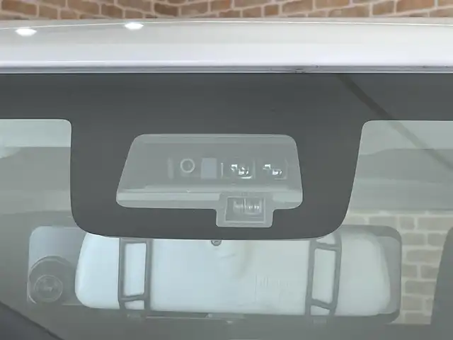 スズキ ジムニー XC 岩手県 2023(令5)年 1.4万km ピュアホワイトP ワンオーナー/パートタイム４WD/ターボ/スズキセーフティサポート/デュアルセンサーブレーキサポート/車線逸脱警報/誤発進抑制機能/ハイビームアシスト/先行車発信お知らせ機能/標識認識機能/クルーズコントロール/ヒルディセントコントロール/ヒルホールドアシスト/ブレーキLSDトラクションコントロール/横滑り防止装置/アイドリングストップ/社外テールレンズ/ミラー型ドライブレコーダー/オートエアコン/ヒーター付きドアミラー/LEDヘッドライト/LEDフォグライト/純正16インチアルミホイール/純正ゴムマット