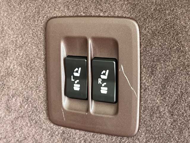 レクサス ＲＸ 200t バージョンL 愛知県 2017(平29)年 4万km ソニッククォーツ 純正12型ナビ　SDカードなし/三眼LEDヘッドライト/全方位カメラ/本革レザー/レーダークルーズコントロール/シートヒーター/エアシート/電動リアゲート/パワーシート/純正アルミホイール/ETC2.0/ブラインドスポットモニター/レーンキープアシスト/フルセグ/CD DVD/Bluetooth/ステアリングスイッチ/スマートキー/プッシュスタート