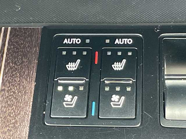 レクサス ＲＸ 200t バージョンL 愛知県 2017(平29)年 4万km ソニッククォーツ 純正12型ナビ　SDカードなし/三眼LEDヘッドライト/全方位カメラ/本革レザー/レーダークルーズコントロール/シートヒーター/エアシート/電動リアゲート/パワーシート/純正アルミホイール/ETC2.0/ブラインドスポットモニター/レーンキープアシスト/フルセグ/CD DVD/Bluetooth/ステアリングスイッチ/スマートキー/プッシュスタート