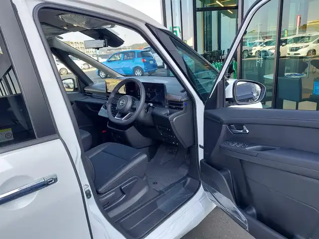 日産 セレナ e－パワー ハイウェイスター V 東京都 2025(令7)年 0.1千km プリズムホワイト 登録済未使用車/純正12.3インチカラーディスプレイ/アラウンドビューモニター/プロパイロット/後席専用モニター(HDMI接続)/インテリジェントルームミラー/前後ドライブレコーダー/両側電動スライドドア/ビルトインETC2.0/衝突軽減ブレーキ/レーンキープアシスト/ブラインドスポットモニター/オートマチックハイビーム/コーナーセンサー/置くだけワイヤレス充電器/後席サンシェード/LEDヘッドライト/スマートキー/スペアキー×１