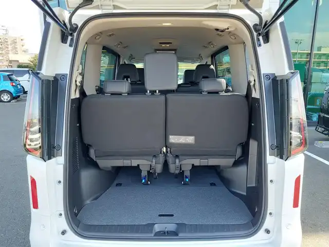 日産 セレナ e－パワー ハイウェイスター V 東京都 2025(令7)年 0.1千km プリズムホワイト 登録済未使用車/純正12.3インチカラーディスプレイ/アラウンドビューモニター/プロパイロット/後席専用モニター(HDMI接続)/インテリジェントルームミラー/前後ドライブレコーダー/両側電動スライドドア/ビルトインETC2.0/衝突軽減ブレーキ/レーンキープアシスト/ブラインドスポットモニター/オートマチックハイビーム/コーナーセンサー/置くだけワイヤレス充電器/後席サンシェード/LEDヘッドライト/スマートキー/スペアキー×１