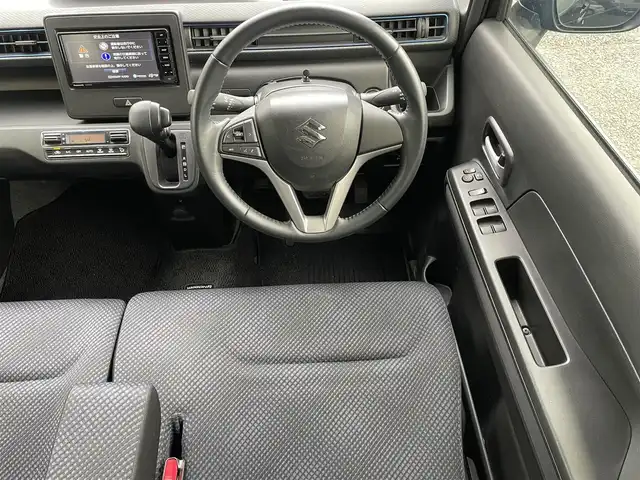スズキ ワゴンＲ HYBRID FZ 福岡県 2020(令2)年 2.6万km ブルーイッシュブラックパール3 Panasonicメモリナビ【CN-RZ753W】/　(AM/FM/CD/DVD/Bluetooth/フルセグTV)/全方位モニター/バックカメラ/スズキセーフティサポート/・デュアルセンサーブレーキサポート/・誤発進抑制/・車線逸脱警報/・ふらつき警報/・先行車発進お知らせ/・ハイビームアシスト/・後退時ブレーキサポート/・後方誤発進抑制/・リヤパーキングセンサー/・ヘッドアップディスプレイ/横滑り防止/アイドリングストップ/純正14インチアルミホイール/ドアバイザー/ビルトインETC/革巻きステアリング/ステアリングスイッチ/シートヒーター(D)/純正フロアマット/アクセサリーソケット/ISOFIX/保証書/取扱説明書/ナビ取扱説明書