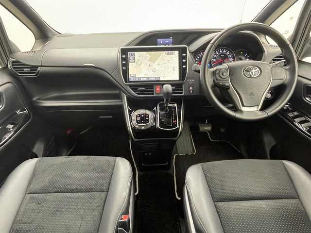 トヨタ ヴォクシー ZS 煌Ⅲ 岐阜県 2020(令2)年 5.4万km ブラック 純正ナビ［NSZN-Z68T］/フルセグ再生可/両側パワースライドドア/TOYOTA Safety Sense/・プリクラッシュセーフティ/・フロントクロストラフィックアラート/・レーンチェンジアシスト/・プロアクティブドライビングアシスト/・オートマチックハイビーム/・レーントレーシングアシスト/ハーフレザーシート/バックカメラ/純正フロアマット/純正アルミホイール/ビルトインETC