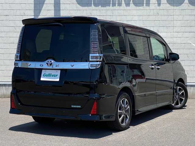 トヨタ ヴォクシー ZS 煌Ⅲ 岐阜県 2020(令2)年 5.4万km ブラック 特別仕様車/純正10インチナビ（OP）/（フルセグTV/CD/DVD/Bluetooth）/バックカメラ/トヨタセーフティセンス/・プリクラッシュセーフティ【PCS】/・オートマチックハイビーム【AHB】/・レーンディパーチャーアラート【LDA】/クルーズコントロール/クリアランスソナー前後/両側パワースライドドア/Bi-Beam LEDヘッドライト/革巻きステアリング/MTモード付AT/リヤオートエアコン/純正16インチAW/純正フロアマット/純正ドアバイザー/純正ビルトインETC/スマートキー×2