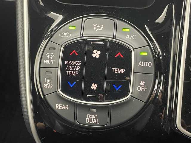 トヨタ ヴォクシー ZS 煌Ⅲ 岐阜県 2020(令2)年 5.4万km ブラック 純正ナビ［NSZN-Z68T］/フルセグ再生可/両側パワースライドドア/TOYOTA Safety Sense/・プリクラッシュセーフティ/・フロントクロストラフィックアラート/・レーンチェンジアシスト/・プロアクティブドライビングアシスト/・オートマチックハイビーム/・レーントレーシングアシスト/ハーフレザーシート/バックカメラ/純正フロアマット/純正アルミホイール/ビルトインETC