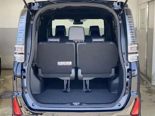 トヨタ ヴォクシー ZS 煌Ⅲ 岐阜県 2020(令2)年 5.4万km ブラック 特別仕様車/純正10インチナビ（OP）/（フルセグTV/CD/DVD/Bluetooth）/バックカメラ/トヨタセーフティセンス/・プリクラッシュセーフティ【PCS】/・オートマチックハイビーム【AHB】/・レーンディパーチャーアラート【LDA】/クルーズコントロール/クリアランスソナー前後/両側パワースライドドア/Bi-Beam LEDヘッドライト/革巻きステアリング/MTモード付AT/リヤオートエアコン/純正16インチAW/純正フロアマット/純正ドアバイザー/純正ビルトインETC/スマートキー×2