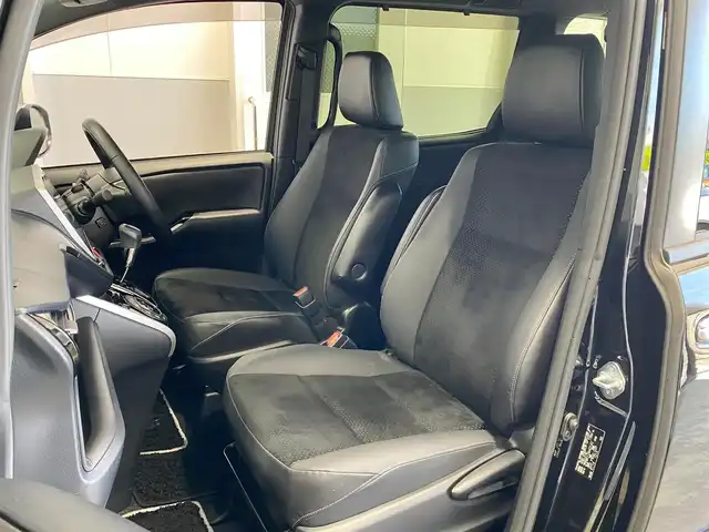 トヨタ ヴォクシー ZS 煌Ⅲ 岐阜県 2020(令2)年 5.4万km ブラック 特別仕様車/純正10インチナビ（OP）/（フルセグTV/CD/DVD/Bluetooth）/バックカメラ/トヨタセーフティセンス/・プリクラッシュセーフティ【PCS】/・オートマチックハイビーム【AHB】/・レーンディパーチャーアラート【LDA】/クルーズコントロール/クリアランスソナー前後/両側パワースライドドア/Bi-Beam LEDヘッドライト/革巻きステアリング/MTモード付AT/リヤオートエアコン/純正16インチAW/純正フロアマット/純正ドアバイザー/純正ビルトインETC/スマートキー×2