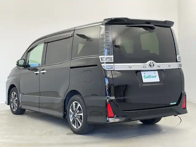 トヨタ ヴォクシー ZS 煌Ⅲ 新潟県 2020(令2)年 5.4万km ブラック 特別仕様車/純正10インチメモリナビ/　フルセグTV/CD/DVD/Bluetooth/バックモニター/トヨタセーフティセンス/・プリクラッシュセーフティ【PCS】/・オートマチックハイビーム【AHB】/・レーンディパーチャーアラート【LDA】/クルーズコントロール/前後クリアランスソナー/両側パワースライドドア/Bi-Beam LEDヘッドライト/革巻きステアリング/MTモード付AT/リヤオートエアコン/純正16インチAW/純正フロアマット/純正ドアバイザー/純正ビルトインETC/スマートキー×2