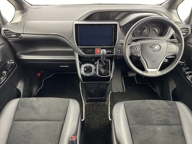 トヨタ ヴォクシー ZS 煌Ⅲ 新潟県 2020(令2)年 5.4万km ブラック 特別仕様車/純正10インチメモリナビ/　フルセグTV/CD/DVD/Bluetooth/バックモニター/トヨタセーフティセンス/・プリクラッシュセーフティ【PCS】/・オートマチックハイビーム【AHB】/・レーンディパーチャーアラート【LDA】/クルーズコントロール/前後クリアランスソナー/両側パワースライドドア/Bi-Beam LEDヘッドライト/革巻きステアリング/MTモード付AT/リヤオートエアコン/純正16インチAW/純正フロアマット/純正ドアバイザー/純正ビルトインETC/スマートキー×2