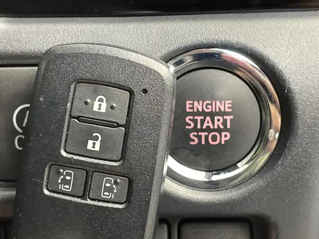 トヨタ ヴォクシー ZS 煌Ⅲ 新潟県 2020(令2)年 5.4万km ブラック 特別仕様車/純正10インチメモリナビ/　フルセグTV/CD/DVD/Bluetooth/バックモニター/トヨタセーフティセンス/・プリクラッシュセーフティ【PCS】/・オートマチックハイビーム【AHB】/・レーンディパーチャーアラート【LDA】/クルーズコントロール/前後クリアランスソナー/両側パワースライドドア/Bi-Beam LEDヘッドライト/革巻きステアリング/MTモード付AT/リヤオートエアコン/純正16インチAW/純正フロアマット/純正ドアバイザー/純正ビルトインETC/スマートキー×2