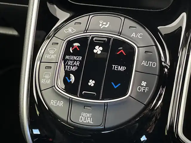 トヨタ ヴォクシー ZS 煌Ⅲ 新潟県 2020(令2)年 5.4万km ブラック 特別仕様車/純正10インチメモリナビ/　フルセグTV/CD/DVD/Bluetooth/バックモニター/トヨタセーフティセンス/・プリクラッシュセーフティ【PCS】/・オートマチックハイビーム【AHB】/・レーンディパーチャーアラート【LDA】/クルーズコントロール/前後クリアランスソナー/両側パワースライドドア/Bi-Beam LEDヘッドライト/革巻きステアリング/MTモード付AT/リヤオートエアコン/純正16インチAW/純正フロアマット/純正ドアバイザー/純正ビルトインETC/スマートキー×2