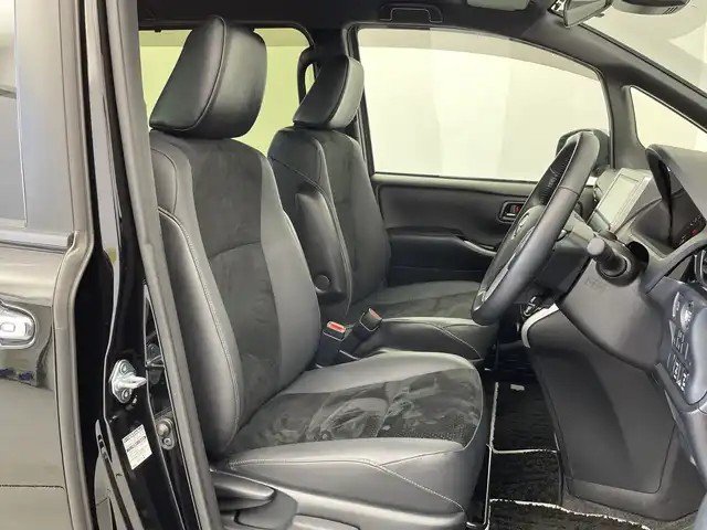 トヨタ ヴォクシー ZS 煌Ⅲ 新潟県 2020(令2)年 5.4万km ブラック 特別仕様車/純正10インチメモリナビ/　フルセグTV/CD/DVD/Bluetooth/バックモニター/トヨタセーフティセンス/・プリクラッシュセーフティ【PCS】/・オートマチックハイビーム【AHB】/・レーンディパーチャーアラート【LDA】/クルーズコントロール/前後クリアランスソナー/両側パワースライドドア/Bi-Beam LEDヘッドライト/革巻きステアリング/MTモード付AT/リヤオートエアコン/純正16インチAW/純正フロアマット/純正ドアバイザー/純正ビルトインETC/スマートキー×2