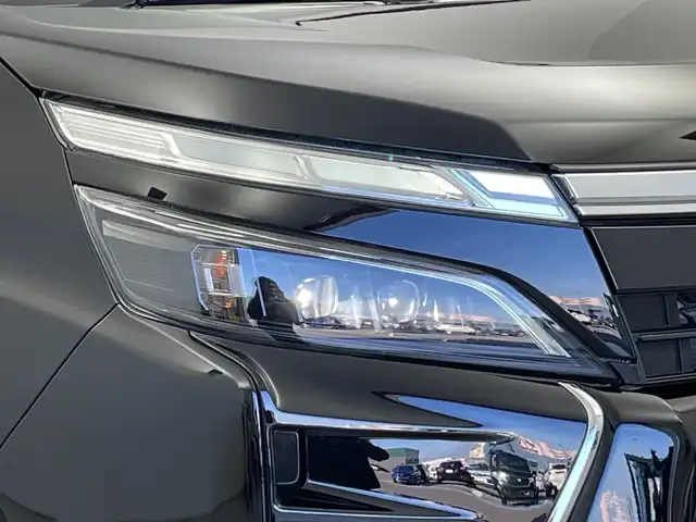 トヨタ ヴォクシー ZS 煌Ⅲ 新潟県 2020(令2)年 5.4万km ブラック 特別仕様車/純正10インチメモリナビ/　フルセグTV/CD/DVD/Bluetooth/バックモニター/トヨタセーフティセンス/・プリクラッシュセーフティ【PCS】/・オートマチックハイビーム【AHB】/・レーンディパーチャーアラート【LDA】/クルーズコントロール/前後クリアランスソナー/両側パワースライドドア/Bi-Beam LEDヘッドライト/革巻きステアリング/MTモード付AT/リヤオートエアコン/純正16インチAW/純正フロアマット/純正ドアバイザー/純正ビルトインETC/スマートキー×2